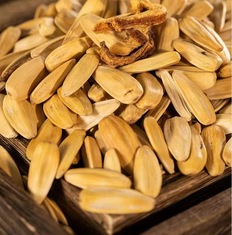 حب دوار الشمس بنكهة قشرة اليوسفي